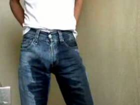 Vorschaubild vom Amateurporno mit dem Titel "Nasse Jeans" von jeanspisser3