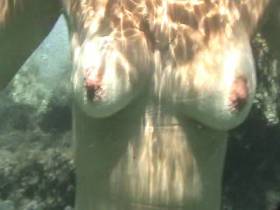 Vorschaubild vom Amateurporno mit dem Titel "Adria Urlaub Unterwasser Titten " von NS-Lady