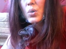 Vorschaubild vom Privatporno mit dem Titel "Sexy Smoke a Cigarette" von juicy-julie
