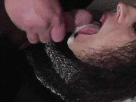 Vorschaubild vom Amateurporno mit dem Titel "Schnell auf die zunge und ins maul gewichst" von geilblasen