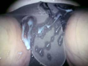 Vorschaubild vom Amateurporno mit dem Titel "Furzen in bespermter Strumpfhose" von Flittchenschlampe