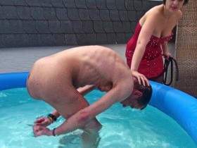 Vorschaubild vom Privatporno mit dem Titel "Strafe muss ein - ab in den Pool!" von SweetLongLips