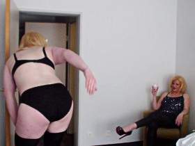 Vorschaubild vom Privatporno mit dem Titel "Lady Doro feminisiert Dich!" von hotblondie