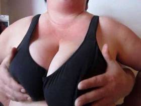 Vorschaubild vom Amateurporno mit dem Titel "Ich massier ihre Titten" von PeterCockHorn