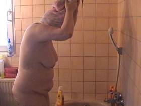 Vorschaubild vom Amateurporno mit dem Titel "Morgenpflege im Bad" von Cherryisa