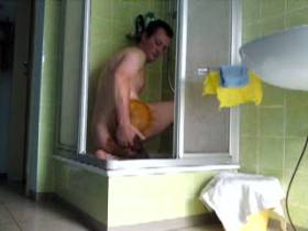 Vorschaubild vom Amateurporno mit dem Titel "Kaviar in der Dusche" von Arschgeil882