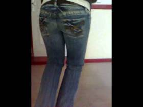 Vorschaubild vom Privatporno mit dem Titel "Jeans walking Treppenlauf" von misssixtygeil
