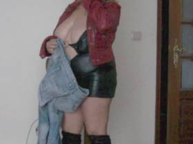 Vorschaubild vom Amateurporno mit dem Titel "Hot Piss in mein Cousin Lieblings-Jeans ,,!" von EroticJenny