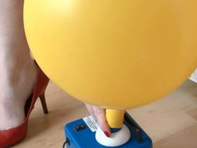 Vorschaubild vom Amateurporno mit dem Titel "Grosser Spaß - Luftballoons 2" von TittenMonsterCindy