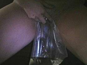 Vorschaubild vom Amateurporno mit dem Titel "Pinkeln in einem plastig Tasche!" von sluttydenice