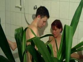 Vorschaubild vom Amateurporno mit dem Titel "Ein Quicki in der Dusche..." von hot-lady