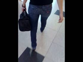 Vorschaubild vom Privatporno mit dem Titel "M60 Jeans walking" von misssixtygeil