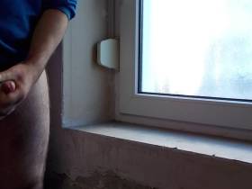 Vorschaubild vom Amateurporno mit dem Titel "Am Fenster gewichst" von mickyonline