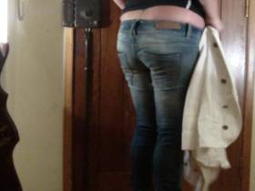 Vorschaubild vom Amateurporno mit dem Titel "Piss Jeans ..!" von EroticJenny