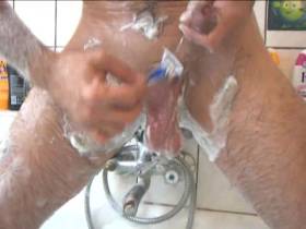 Vorschaubild vom Amateurporno mit dem Titel " Rasieranleitung für den Mann   " von crazydesire86