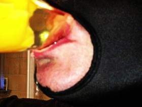Vorschaubild vom Amateurporno mit dem Titel "Frische Pissbowle mit Pfirsichen" von Plugqueen