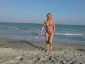 Vorschaubild vom Privatporno mit dem Titel "Am Strand ins Maul gepisst" von Jutta-Maus