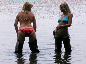 Vorschaubild vom Privatporno mit dem Titel "Mit Christina in Waders und Glanz Bikinis in Fluss" von tomnata