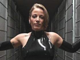 Vorschaubild vom Amateurporno mit dem Titel "Sklave gesucht!" von Roxy-Lane