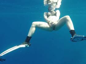 Vorschaubild vom Amateurporno mit dem Titel "Der Unterwasser Orgasmus" von AnnikaRose