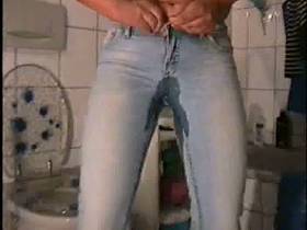 Vorschaubild vom Amateurporno mit dem Titel "Mal in die Jeans Gepisst...." von Dirtyerbse