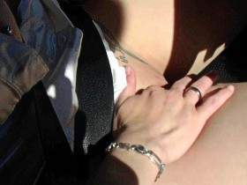 Vorschaubild vom Amateurporno mit dem Titel "Blanke Fotze und Titten im Auto" von sexy-engel