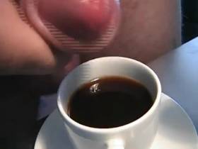 Vorschaubild vom Amateurporno mit dem Titel "Kaffee gefällig?" von udo2005
