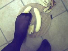 Vorschaubild vom Amateurporno mit dem Titel "Bananen zertreten" von dani5566