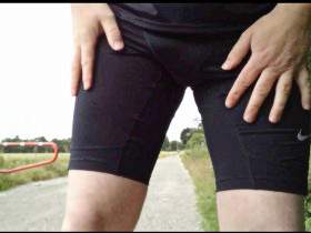 Vorschaubild vom Privatporno mit dem Titel "Jogging im Neuen Outfit" von nylonjunge