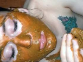 Vorschaubild vom Amateurporno mit dem Titel "Verrückte Frau saugen dick'n'shit" von SweetBettyParlour
