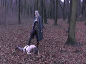 Vorschaubild vom Amateurporno mit dem Titel "Durch den Wald gescheucht" von Herrin-Jessy-Hamburg