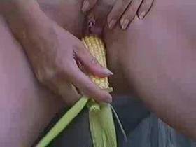 Vorschaubild vom Amateurporno mit dem Titel "Gefickt mit maiskolben" von sexgeilemaus