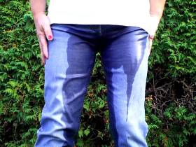 Vorschaubild vom Amateurporno mit dem Titel "In die Jeans gepisst" von NS-4you
