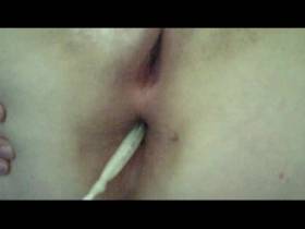 Vorschaubild vom Amateurporno mit dem Titel "Gefülltes Kondom im Arsch" von Flittchenschlampe