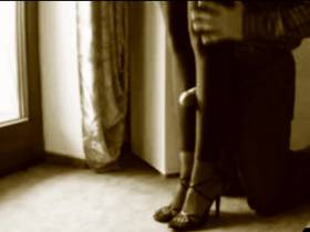 Vorschaubild vom Privatporno mit dem Titel "Er liebt meine Beine" von TittenMonsterCindy