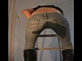 Vorschaubild vom Privatporno mit dem Titel "Knallenge Jeans vollgepisst" von GeileDiana