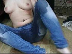 Vorschaubild vom Amateurporno mit dem Titel "Pinkeln in meinen Jeans!" von sluttydenice