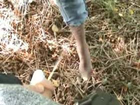 Vorschaubild vom Amateurporno mit dem Titel "Lass mir beim Waldspaziergang auf meine Füße Pissen" von Sektpussy