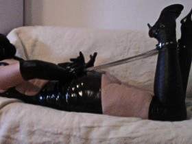 Vorschaubild vom Amateurporno mit dem Titel "Engel im schwarzen Kleid mangel" von bondageangel