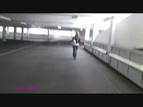 Vorschaubild vom Privatporno mit dem Titel "Verfolgt und auf Parkdeck gefickt" von Sexy_Amy