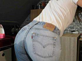 Vorschaubild vom Privatporno mit dem Titel "Megageiler Jeansfetisch" von nylon_schlampe
