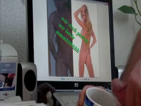 Vorschaubild vom Amateurporno mit dem Titel "Wixxe in ihren Kaffee" von DaylightNymphs