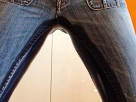 Vorschaubild vom Amateurporno mit dem Titel "Geil in die Jeans gepisst!" von FeuchteSchnecke