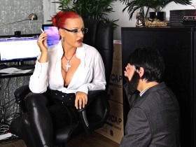 Vorschaubild vom Amateurporno mit dem Titel "Böse Chefin! Demütigung am Arbeitsplatz" von CherieNoir