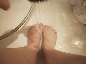 Vorschaubild vom Amateurporno mit dem Titel "Füße unter der Dusche" von CuteKitty