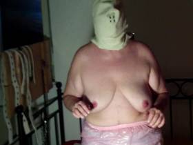 Vorschaubild vom Amateurporno mit dem Titel "Fette windelsklavin kommt in die Zwangsjacke" von dompaar2005