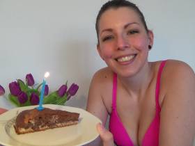 Vorschaubild vom Amateurporno mit dem Titel "Happy Birthday!" von GypsyPage