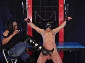 Vorschaubild vom Amateurporno mit dem Titel "Schwanz und Sack Folter" von SMBoy
