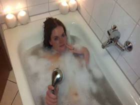 Vorschaubild vom Amateurporno mit dem Titel "In meiner Badewanne" von SexyKatrin