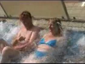 Vorschaubild vom Privatporno mit dem Titel "Whirlpool mit meiner Frau und mein Mann alleine" von ralliges-Paar